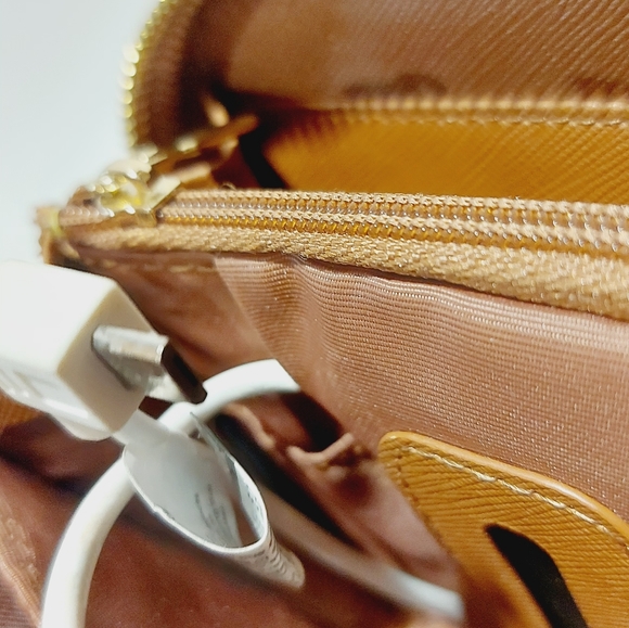 TRIPLE C PHONE CHARGING WALLET NWOT! - Picture 6 of 8